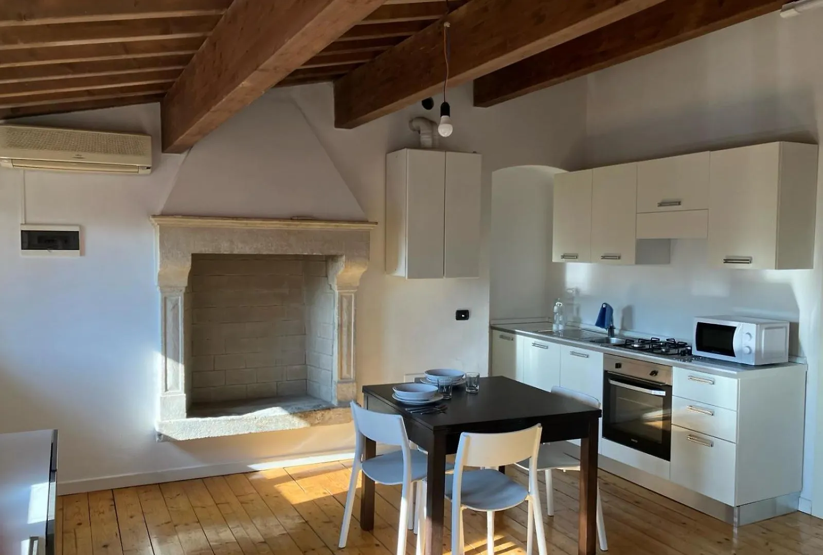 Via Fama, 7, Vista Sui Tetti Di Vérone 0*,  Italie